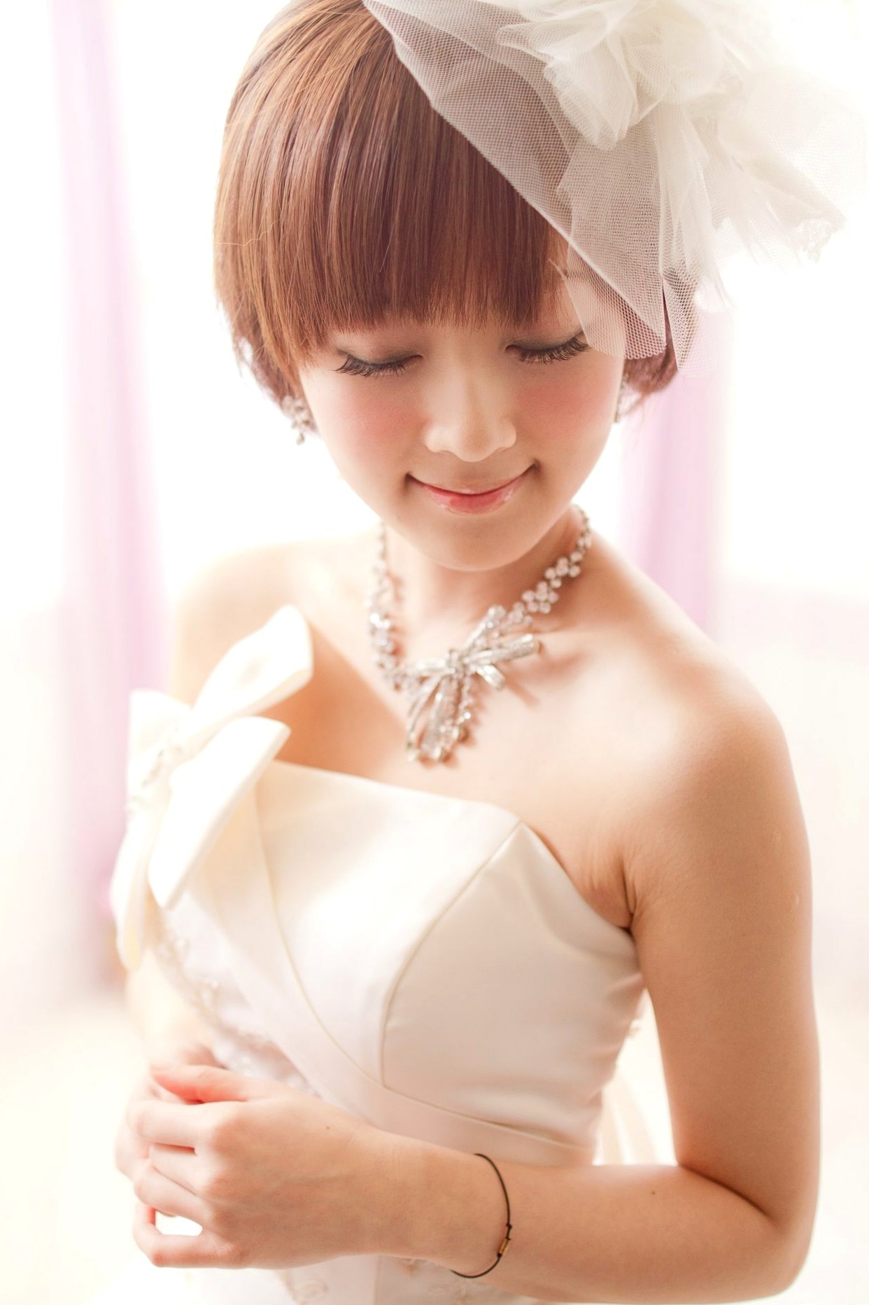 台湾正妹张凯洁高清写真:唯美婚纱与华丽礼服棚拍,尽显清新脱俗优雅气质