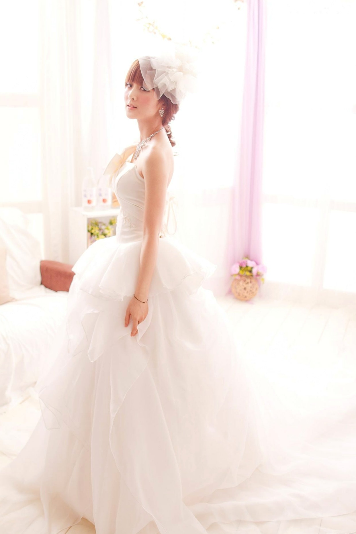 台湾正妹张凯洁高清写真:唯美婚纱与华丽礼服棚拍,尽显清新脱俗优雅气质