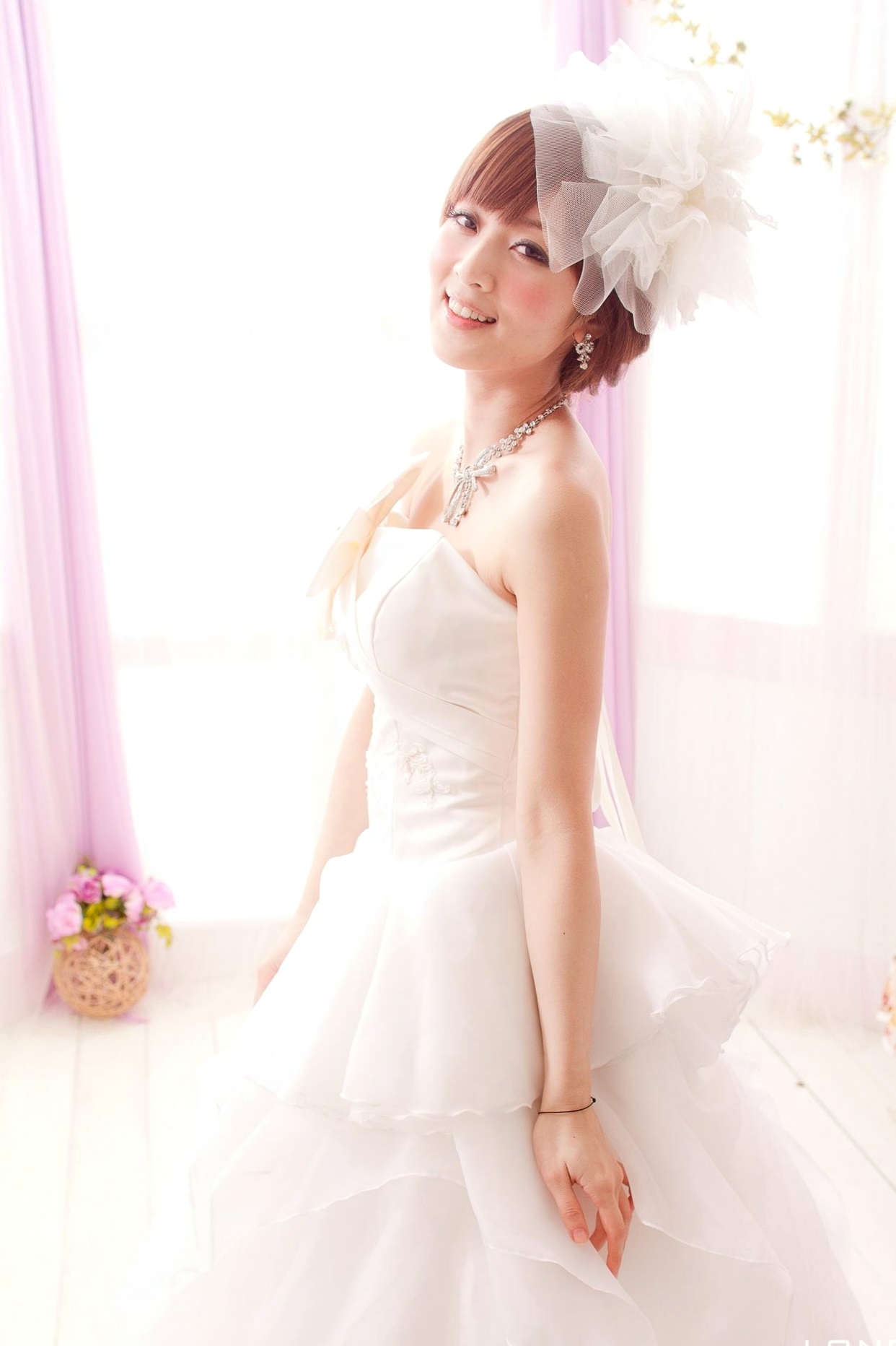 台湾正妹张凯洁高清写真:唯美婚纱与华丽礼服棚拍,尽显清新脱俗优雅气质