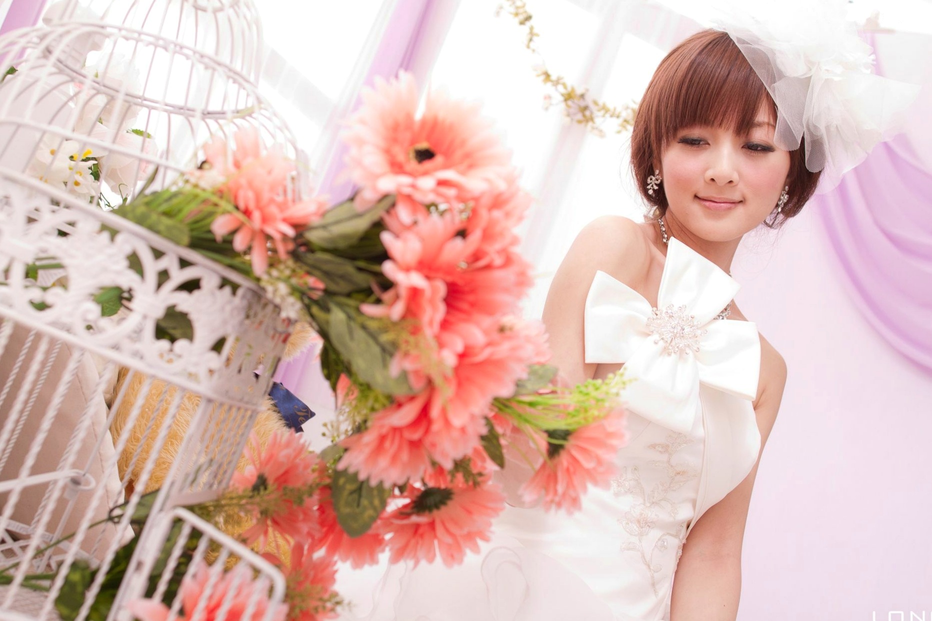 台湾正妹张凯洁高清写真:唯美婚纱与华丽礼服棚拍,尽显清新脱俗优雅气质