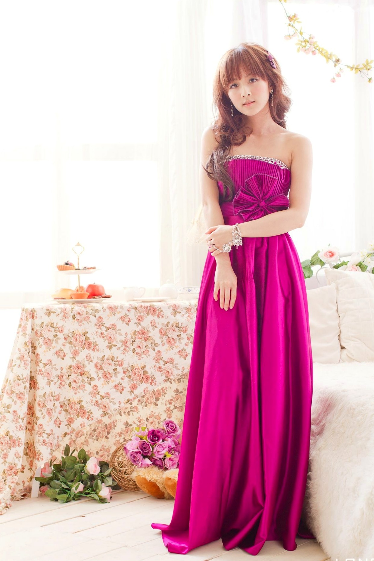 台湾正妹张凯洁高清写真:唯美婚纱与华丽礼服棚拍,尽显清新脱俗优雅气质
