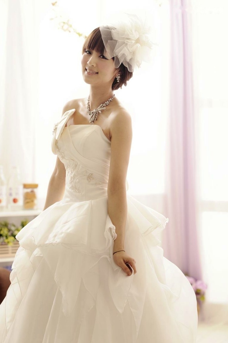 台湾正妹张凯洁高清写真:唯美婚纱与华丽礼服棚拍,尽显清新脱俗优雅气质