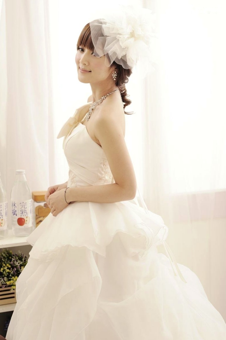 台湾正妹张凯洁高清写真:唯美婚纱与华丽礼服棚拍,尽显清新脱俗优雅气质