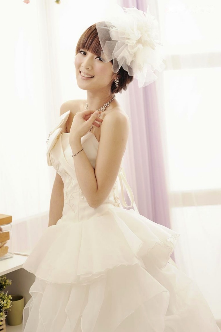 台湾正妹张凯洁高清写真:唯美婚纱与华丽礼服棚拍,尽显清新脱俗优雅气质