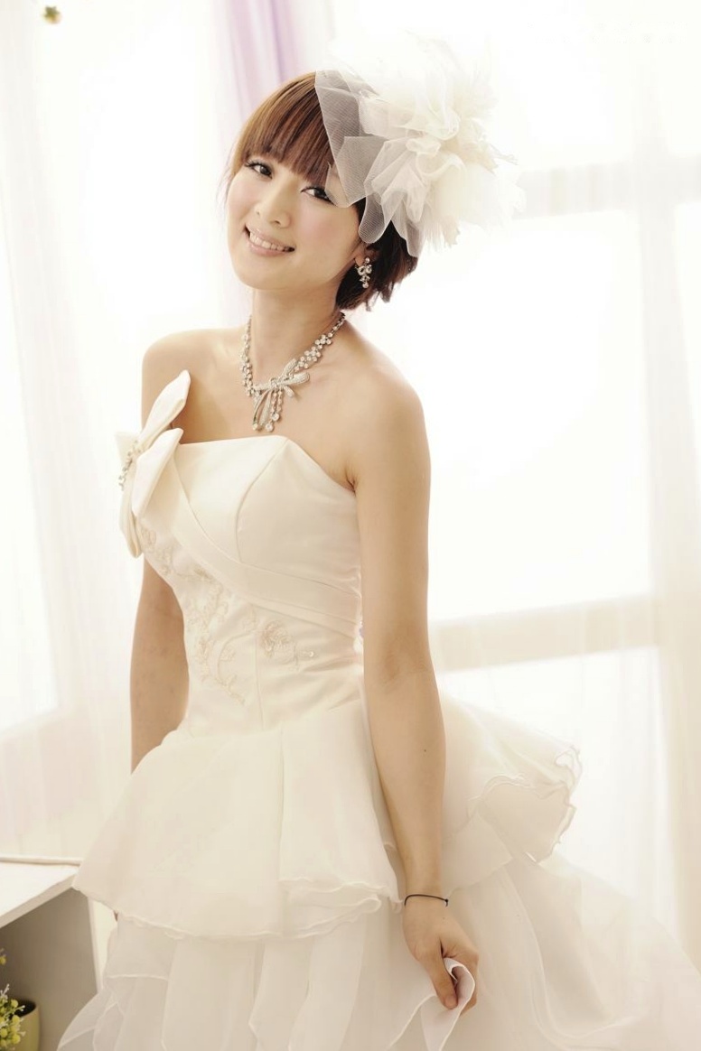 台湾正妹张凯洁高清写真:唯美婚纱与华丽礼服棚拍,尽显清新脱俗优雅气质