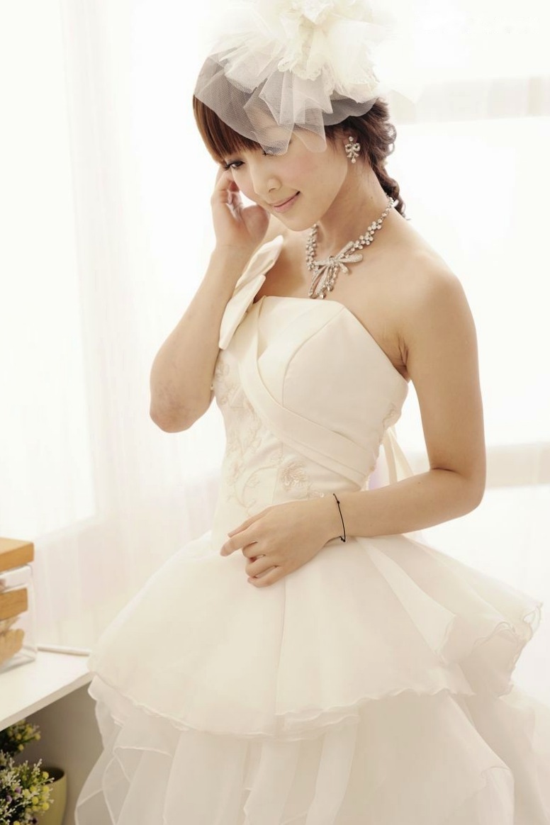 台湾正妹张凯洁高清写真:唯美婚纱与华丽礼服棚拍,尽显清新脱俗优雅气质