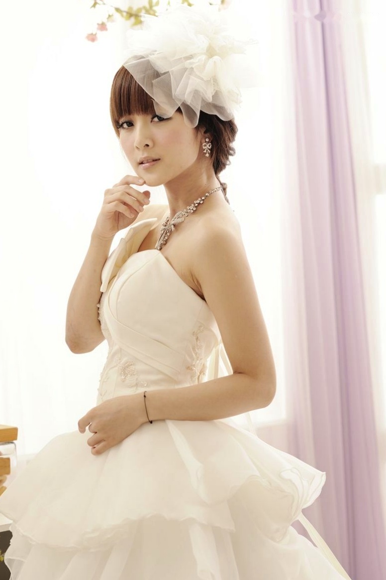 台湾正妹张凯洁高清写真:唯美婚纱与华丽礼服棚拍,尽显清新脱俗优雅气质