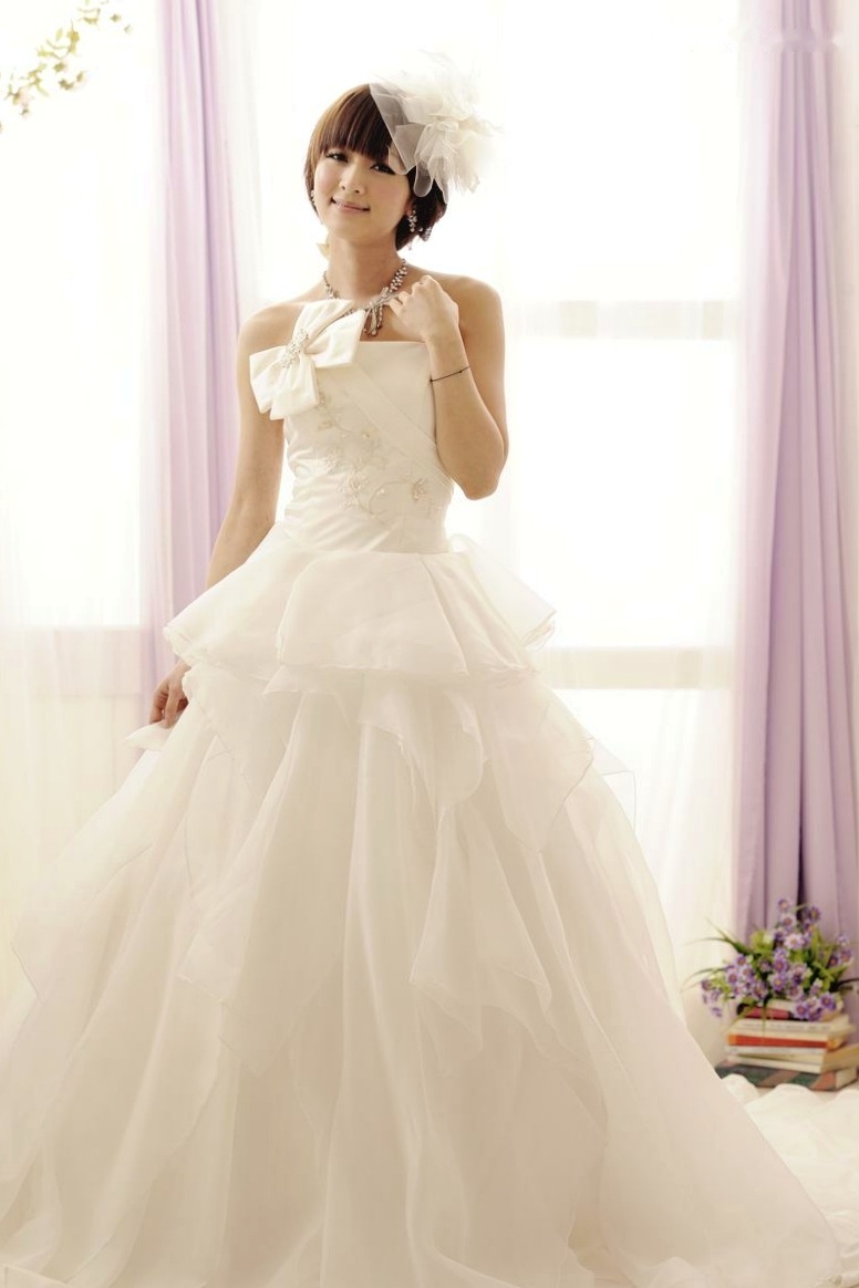 台湾正妹张凯洁高清写真:唯美婚纱与华丽礼服棚拍,尽显清新脱俗优雅气质