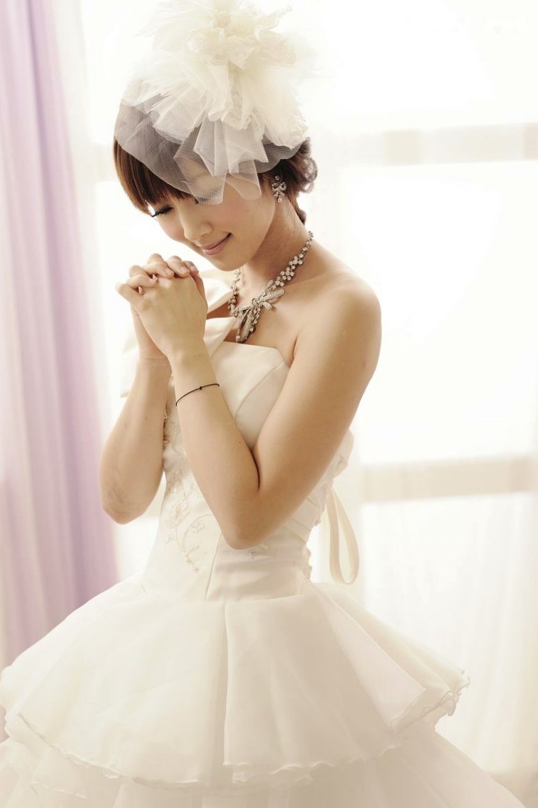 台湾正妹张凯洁高清写真:唯美婚纱与华丽礼服棚拍,尽显清新脱俗优雅气质