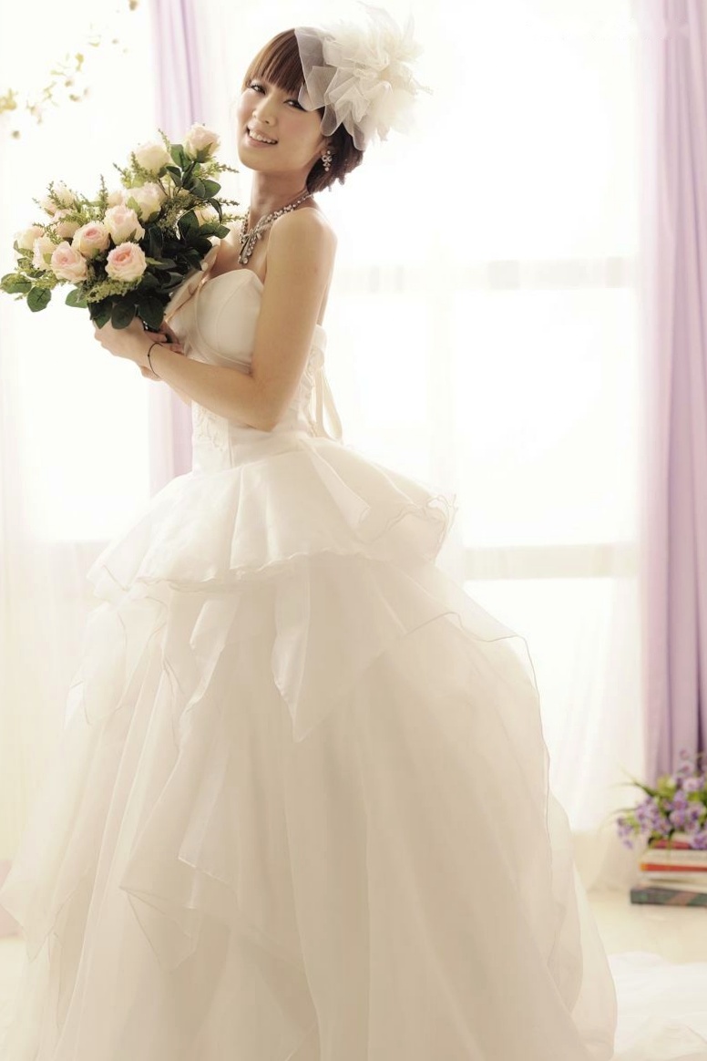 台湾正妹张凯洁高清写真:唯美婚纱与华丽礼服棚拍,尽显清新脱俗优雅气质