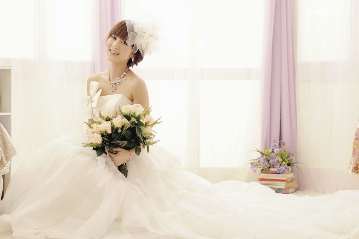 台湾正妹张凯洁高清写真:唯美婚纱与华丽礼服棚拍,尽显清新脱俗优雅气质