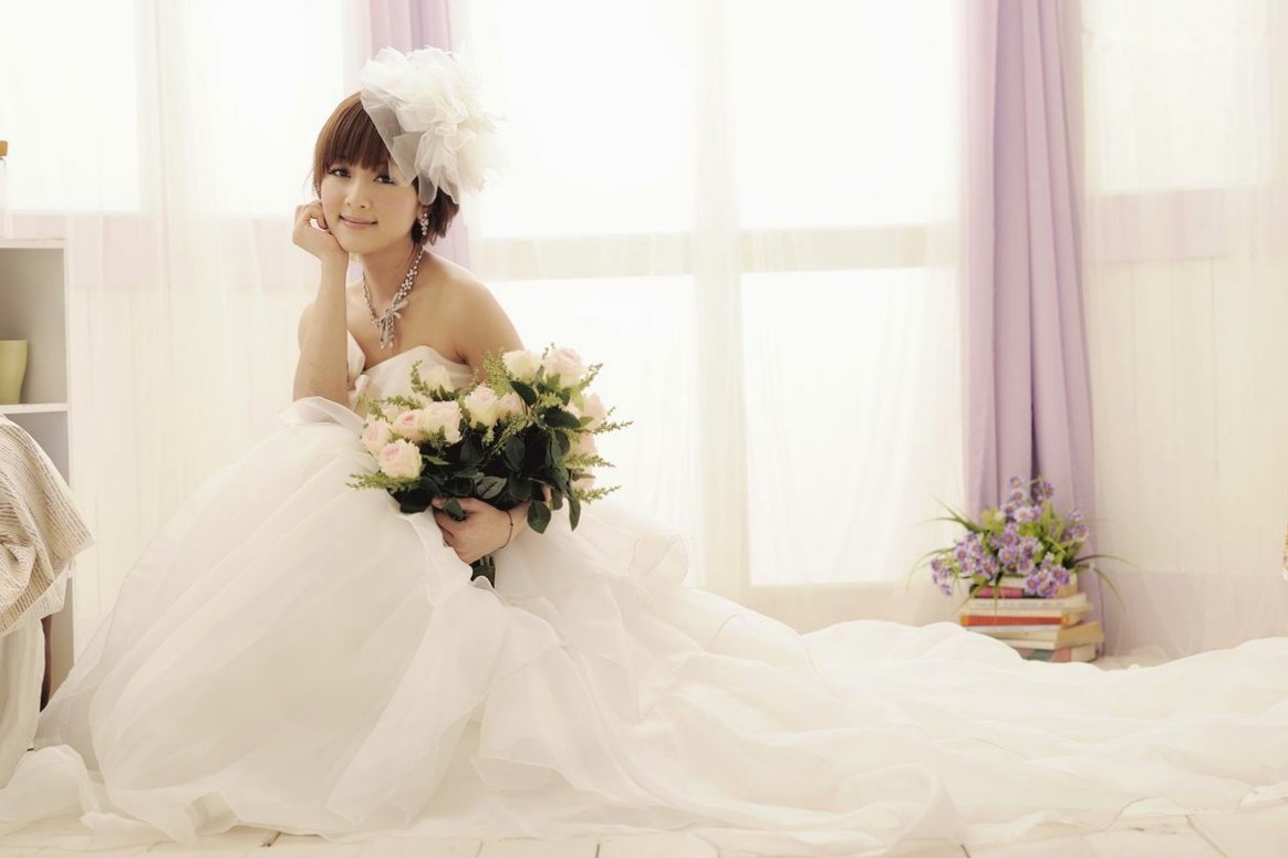 台湾正妹张凯洁高清写真:唯美婚纱与华丽礼服棚拍,尽显清新脱俗优雅气质