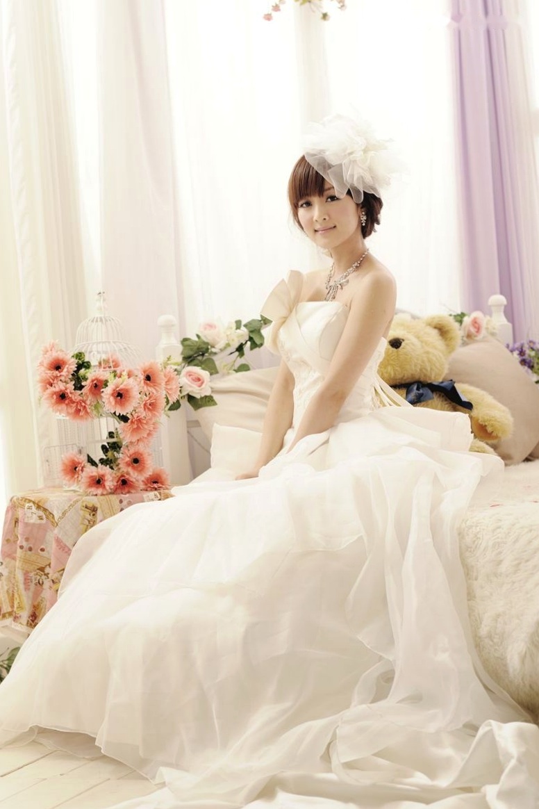 台湾正妹张凯洁高清写真:唯美婚纱与华丽礼服棚拍,尽显清新脱俗优雅气质