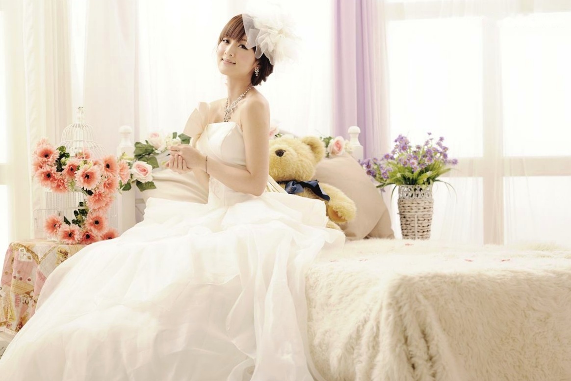 台湾正妹张凯洁高清写真:唯美婚纱与华丽礼服棚拍,尽显清新脱俗优雅气质