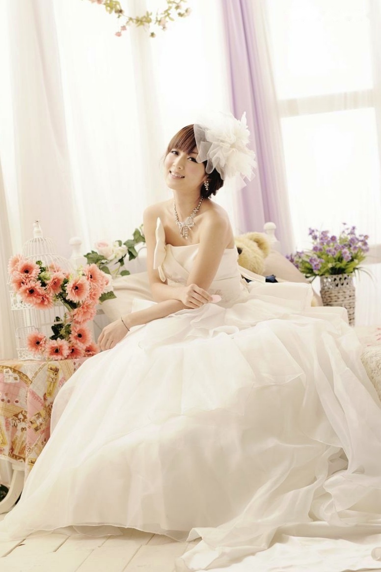 台湾正妹张凯洁高清写真:唯美婚纱与华丽礼服棚拍,尽显清新脱俗优雅气质