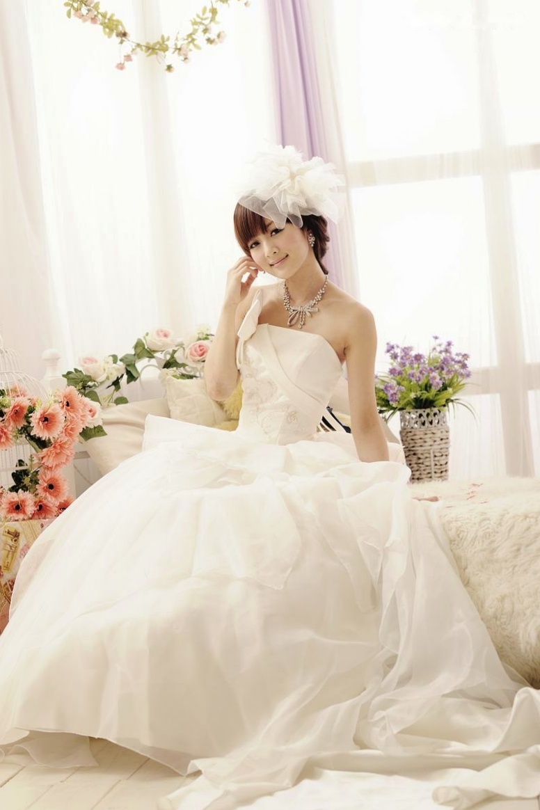 台湾正妹张凯洁高清写真:唯美婚纱与华丽礼服棚拍,尽显清新脱俗优雅气质