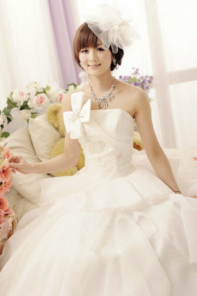 台湾正妹张凯洁高清写真:唯美婚纱与华丽礼服棚拍,尽显清新脱俗优雅气质