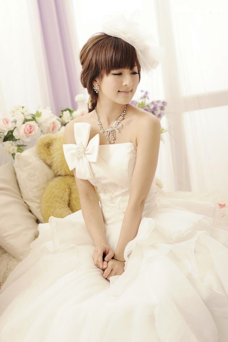 台湾正妹张凯洁高清写真:唯美婚纱与华丽礼服棚拍,尽显清新脱俗优雅气质