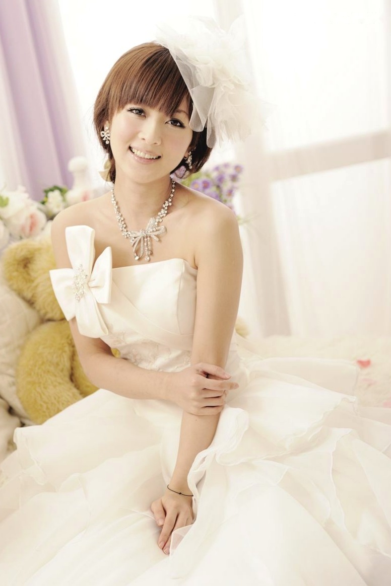 台湾正妹张凯洁高清写真:唯美婚纱与华丽礼服棚拍,尽显清新脱俗优雅气质