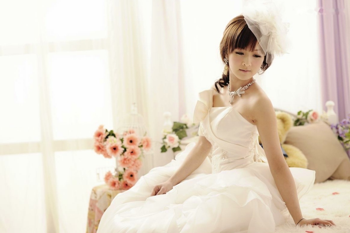 台湾正妹张凯洁高清写真:唯美婚纱与华丽礼服棚拍,尽显清新脱俗优雅气质