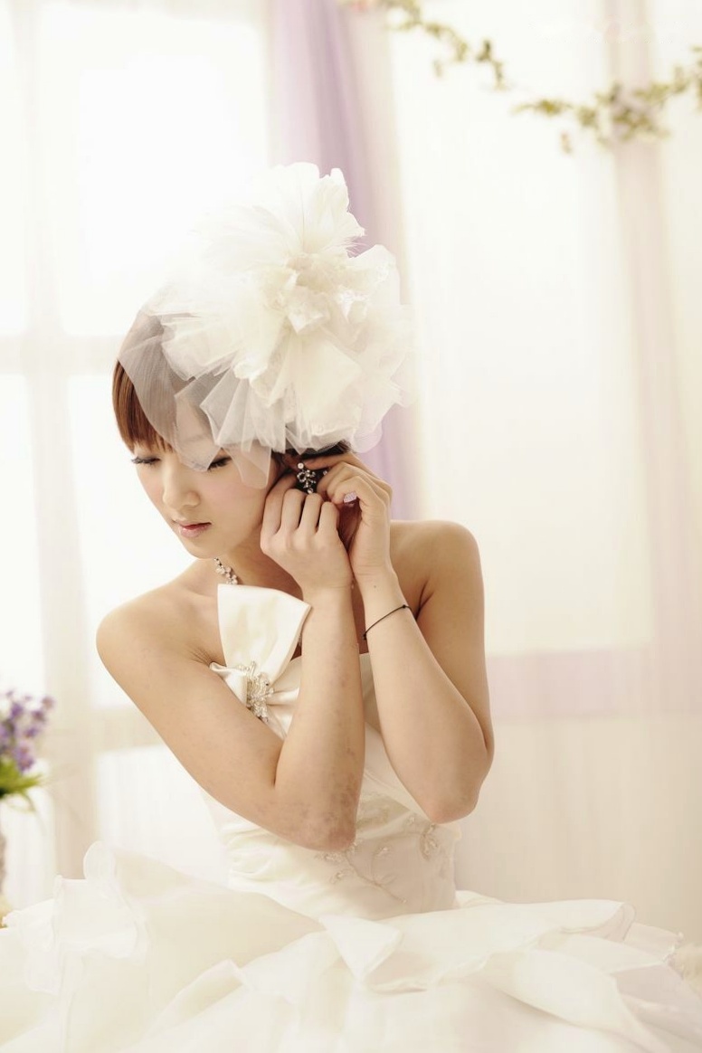 台湾正妹张凯洁高清写真:唯美婚纱与华丽礼服棚拍,尽显清新脱俗优雅气质