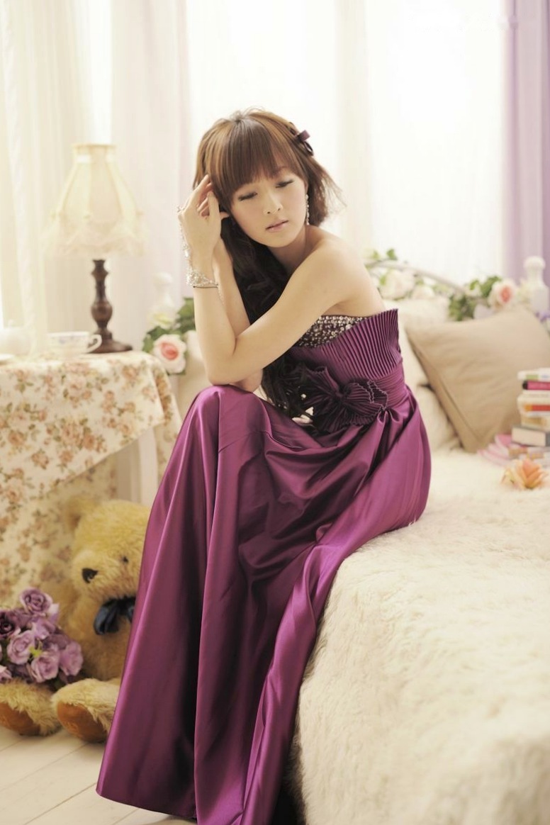 台湾正妹张凯洁高清写真:唯美婚纱与华丽礼服棚拍,尽显清新脱俗优雅气质
