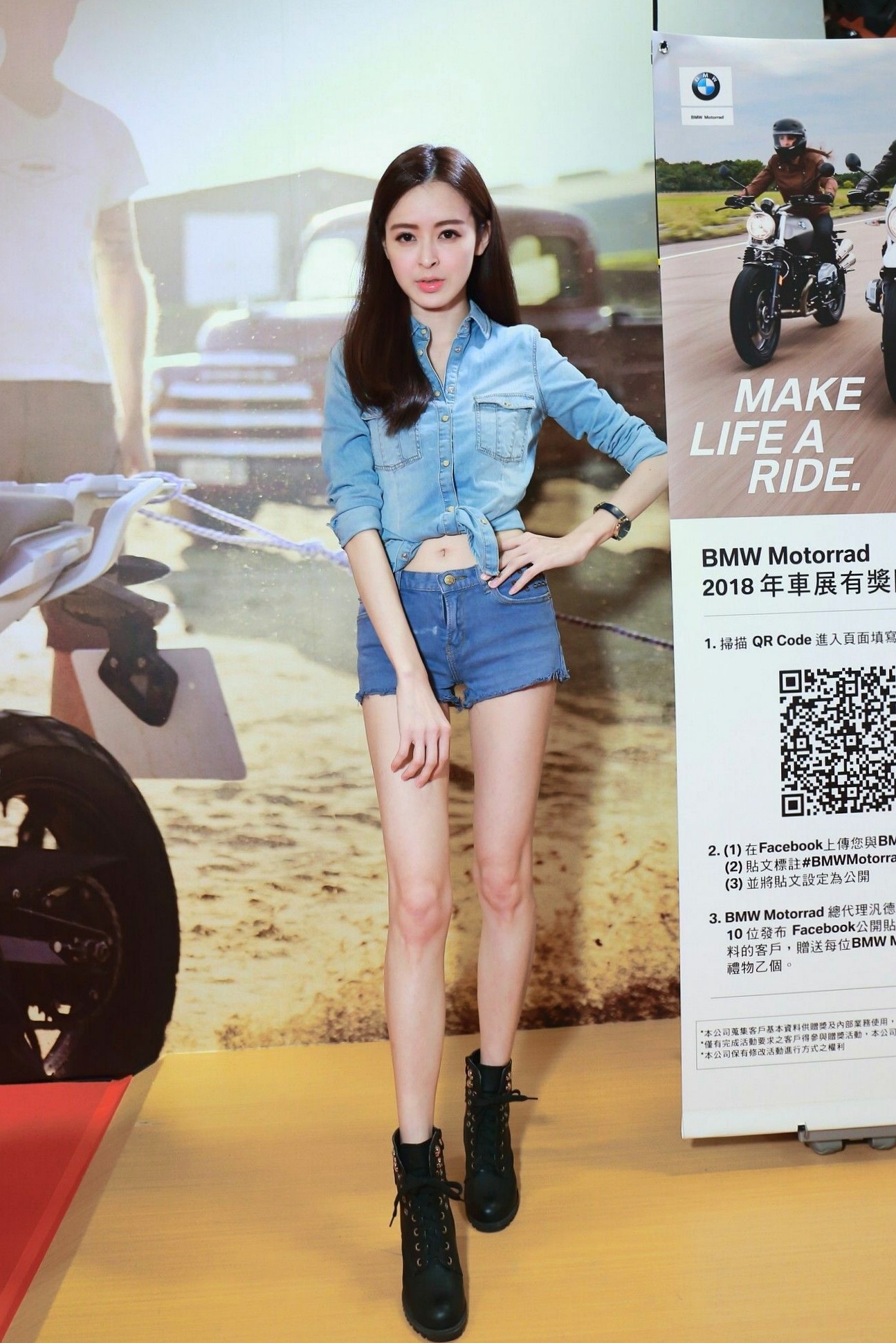2018台北国际机车展车模摄影合集:台湾气质正妹展台互动,多款性感造型展现火辣身材与迷人魅力