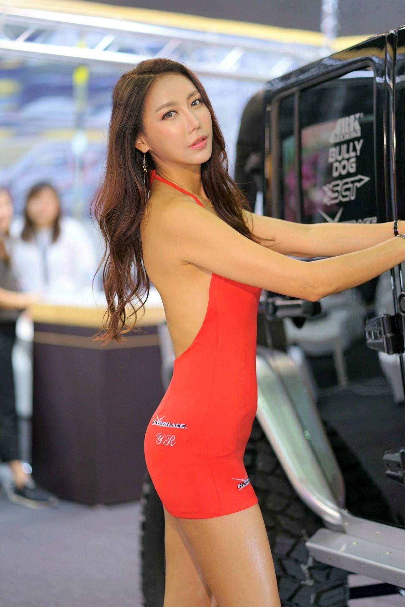 2018台北国际机车展车模摄影合集:台湾气质正妹展台互动,多款性感造型展现火辣身材与迷人魅力