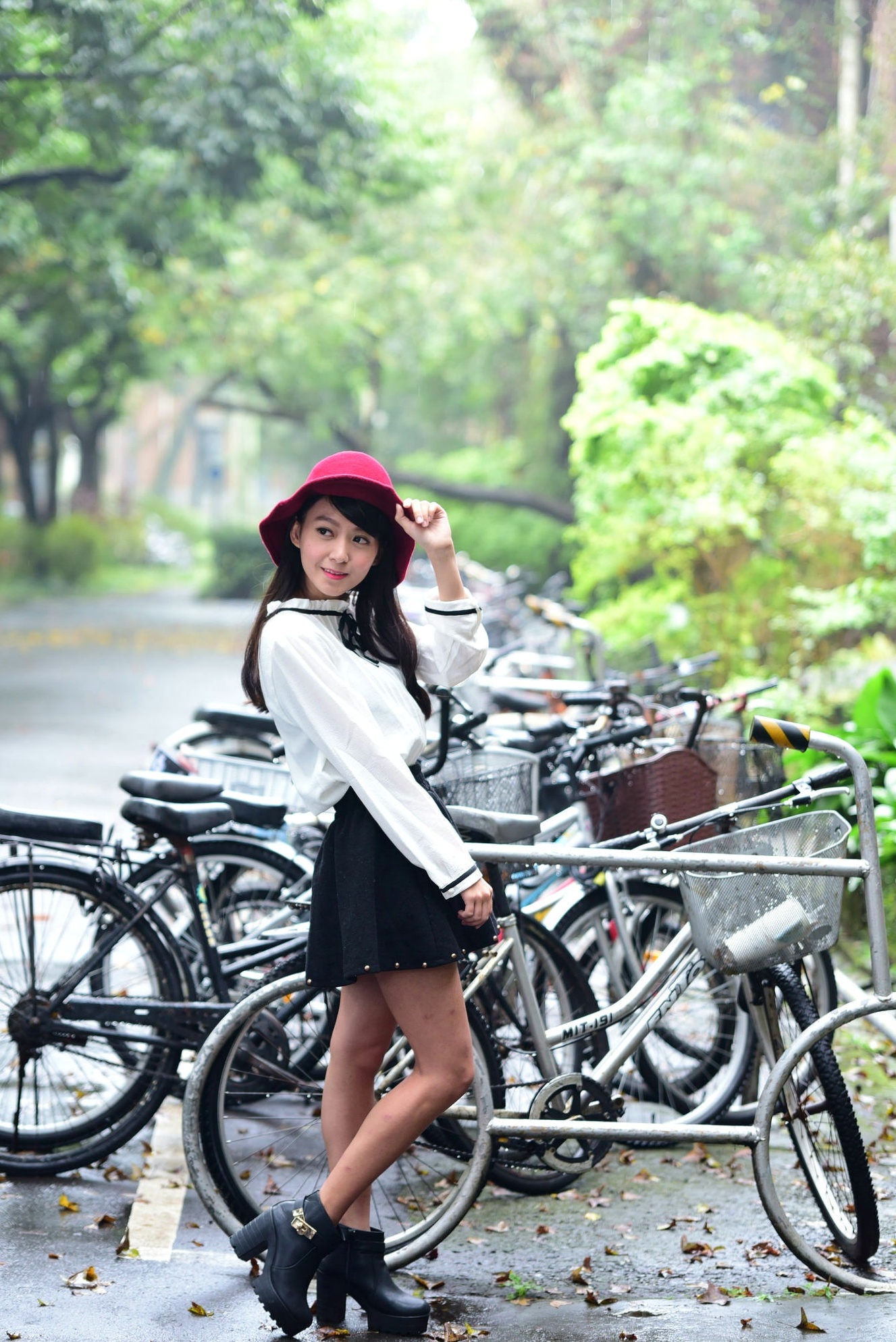台湾正妹攸攸《台湾大学清新外拍》:初恋感校园风,甜美青春少女写真集