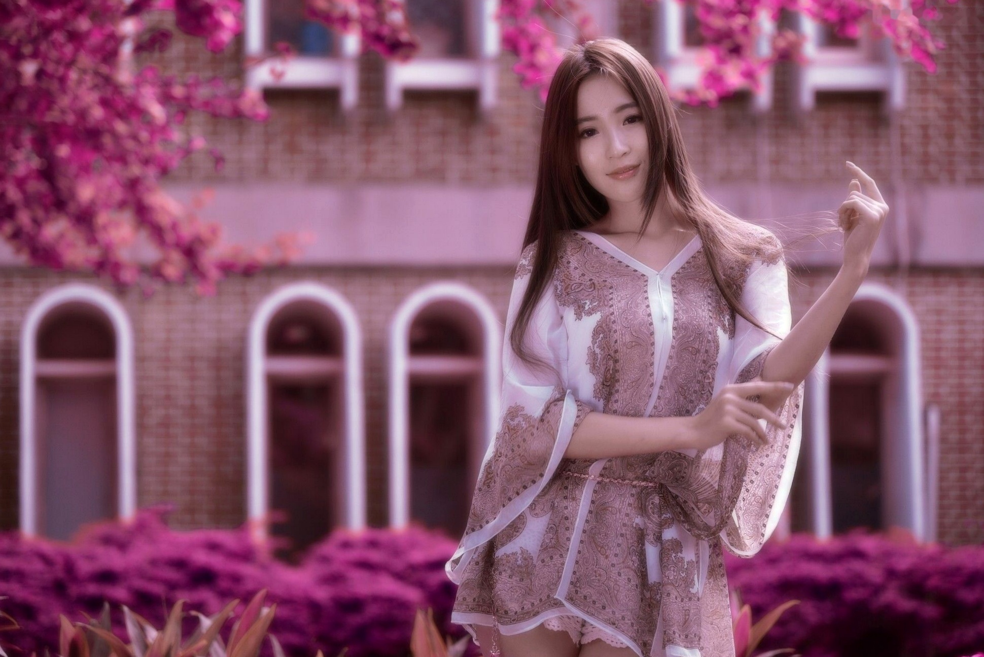 台湾正妹Anber小安柏台大校园户外写真,清纯高挑模特展现优雅御姐气质,黑白开叉长裙秀绝美长腿,唯美清新私房摄影作品