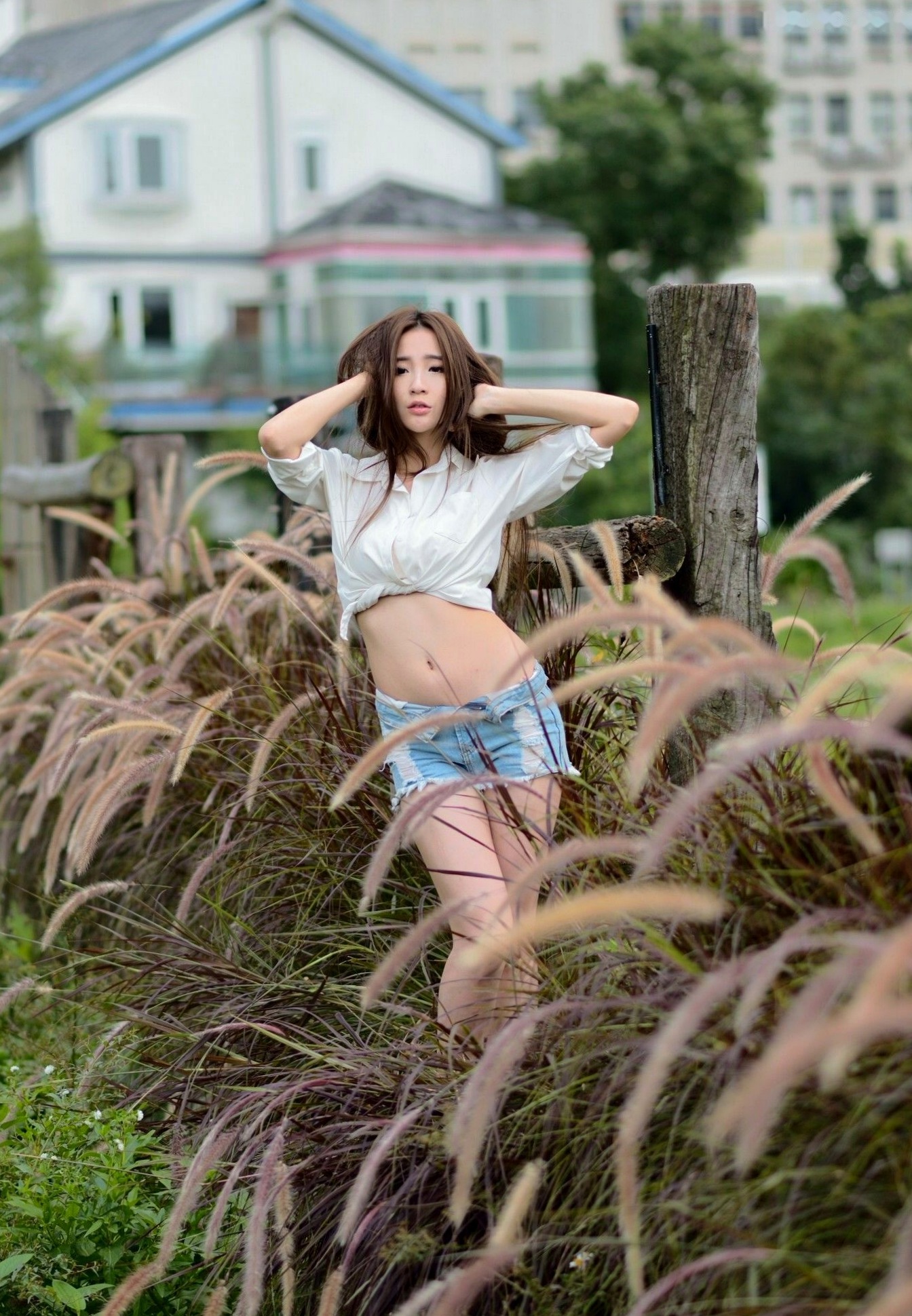 台湾正妹Anber小安柏台大校园户外写真,清纯高挑模特展现优雅御姐气质,黑白开叉长裙秀绝美长腿,唯美清新私房摄影作品