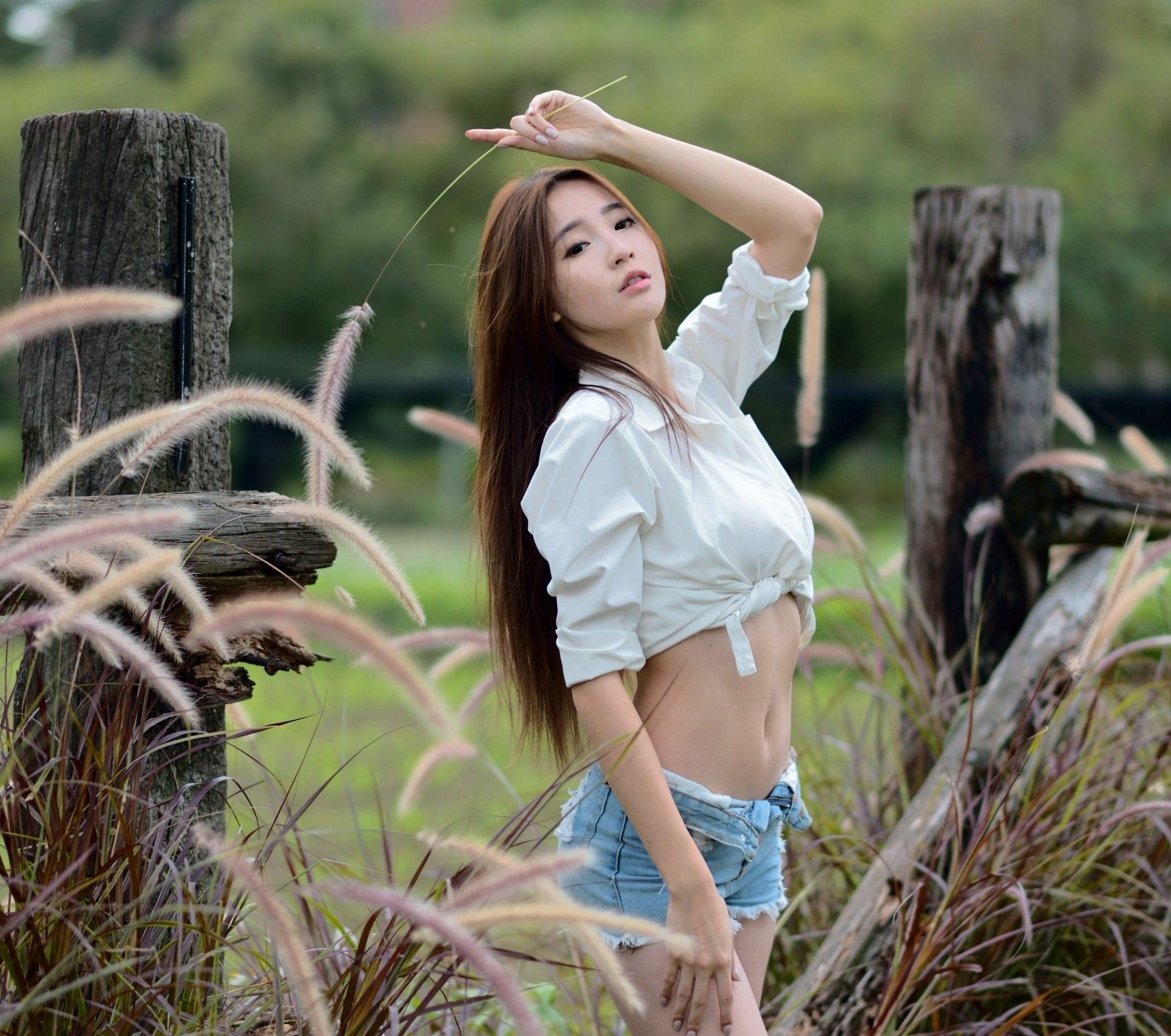 台湾正妹Anber小安柏台大校园户外写真,清纯高挑模特展现优雅御姐气质,黑白开叉长裙秀绝美长腿,唯美清新私房摄影作品