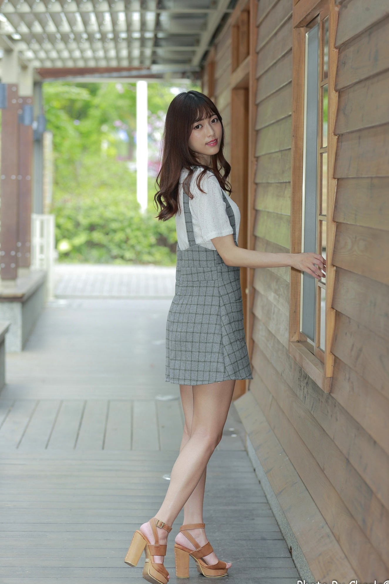 台湾正妹彭丽嘉(Lady憶憶)圆山花博户外写真,青春简约穿搭展现清新甜美气质