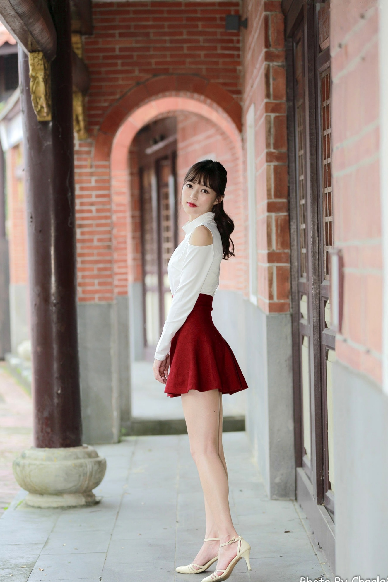 台湾正妹彭丽嘉(Lady憶憶)圆山花博户外写真,青春简约穿搭展现清新甜美气质