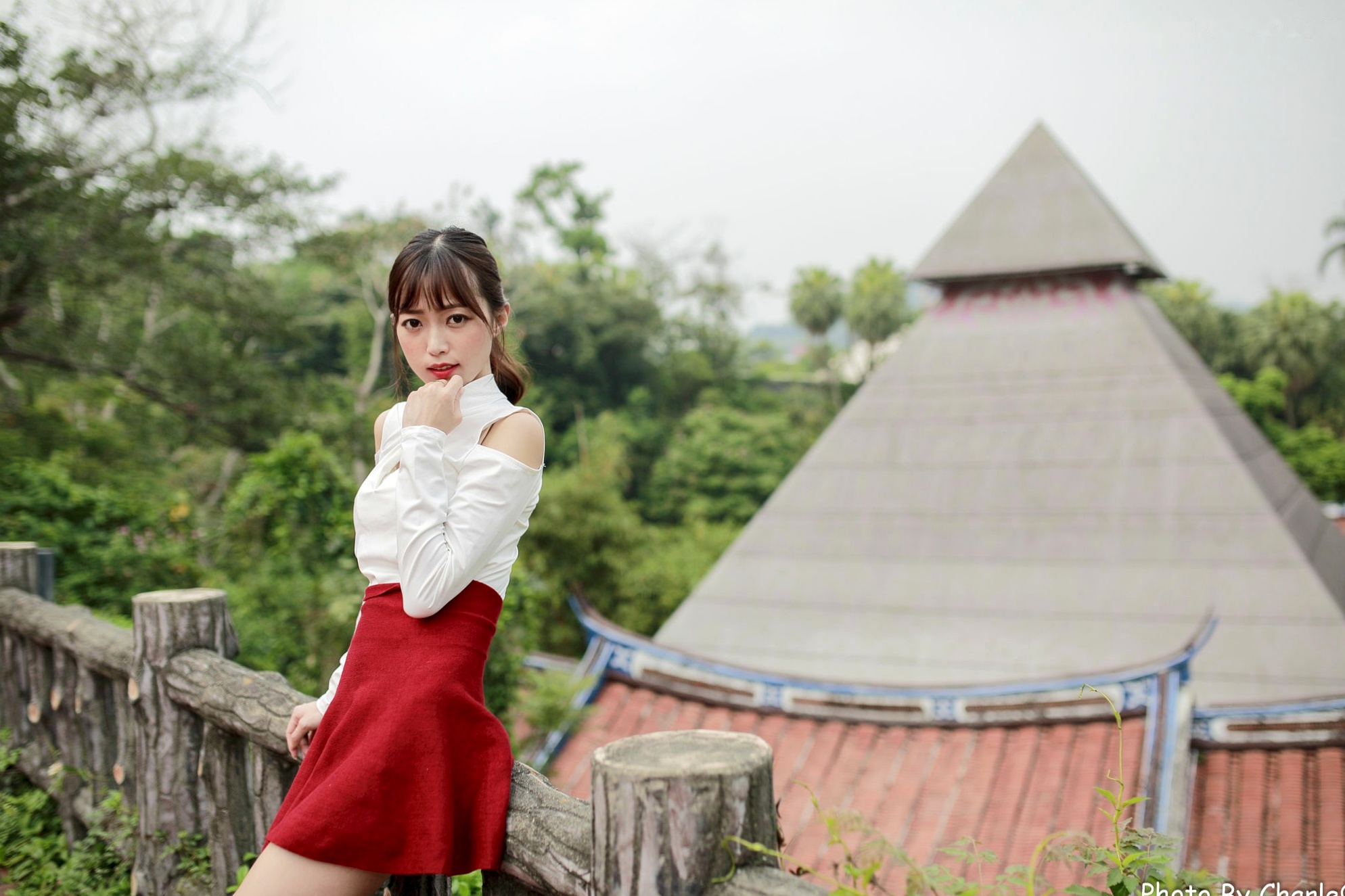 台湾正妹彭丽嘉(Lady憶憶)圆山花博户外写真,青春简约穿搭展现清新甜美气质