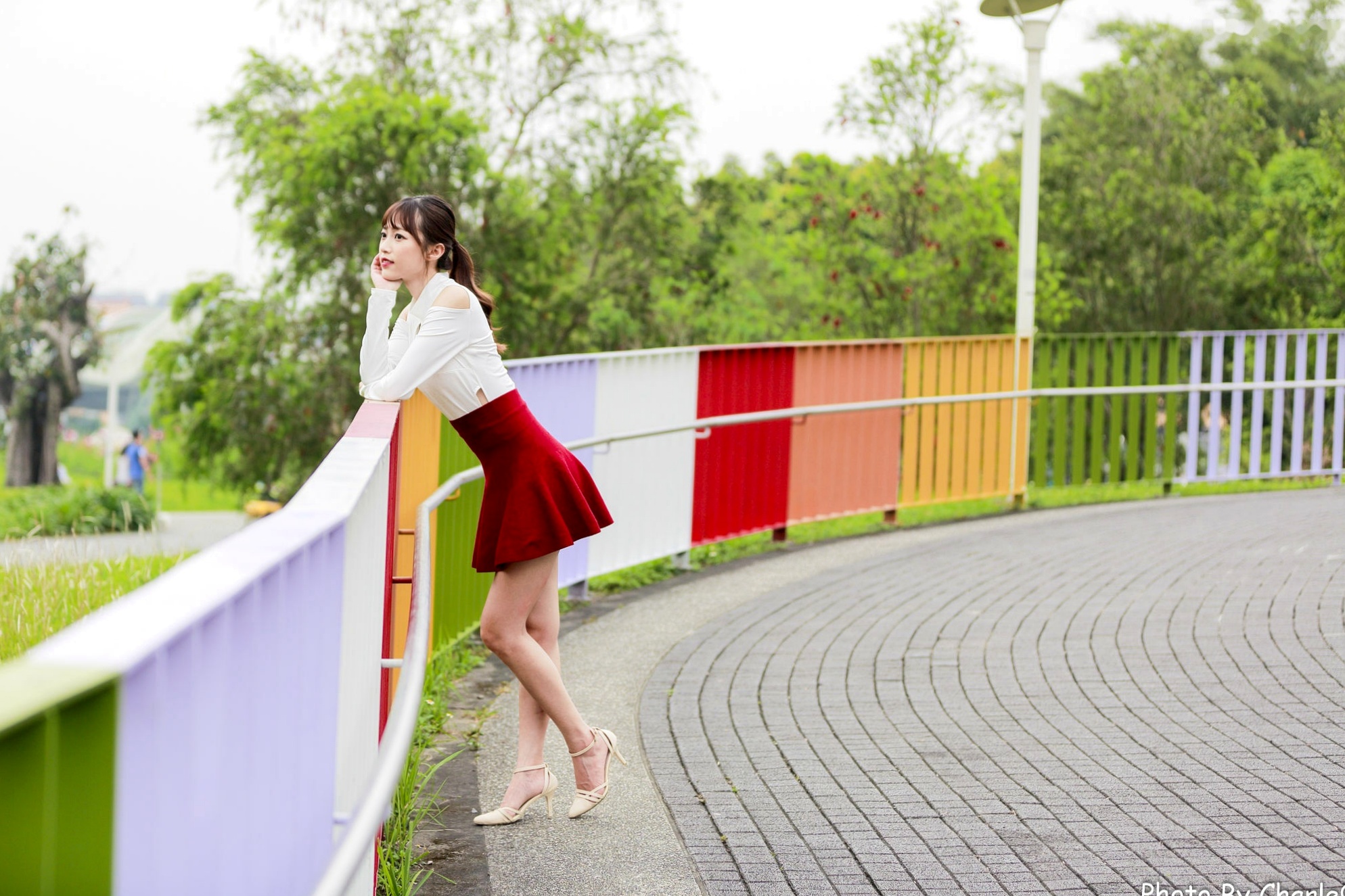 台湾正妹彭丽嘉(Lady憶憶)圆山花博户外写真,青春简约穿搭展现清新甜美气质