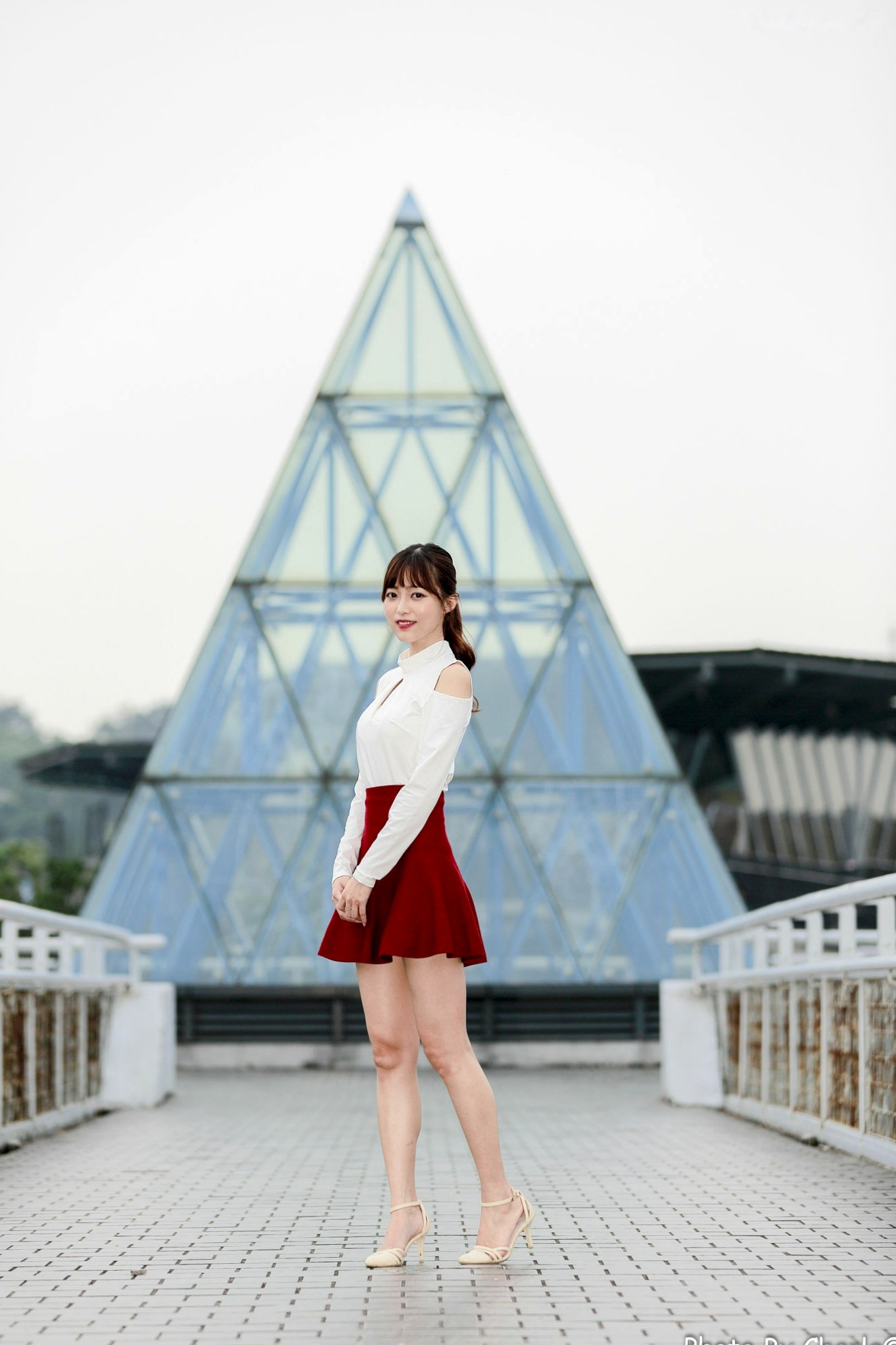 台湾正妹彭丽嘉(Lady憶憶)圆山花博户外写真,青春简约穿搭展现清新甜美气质