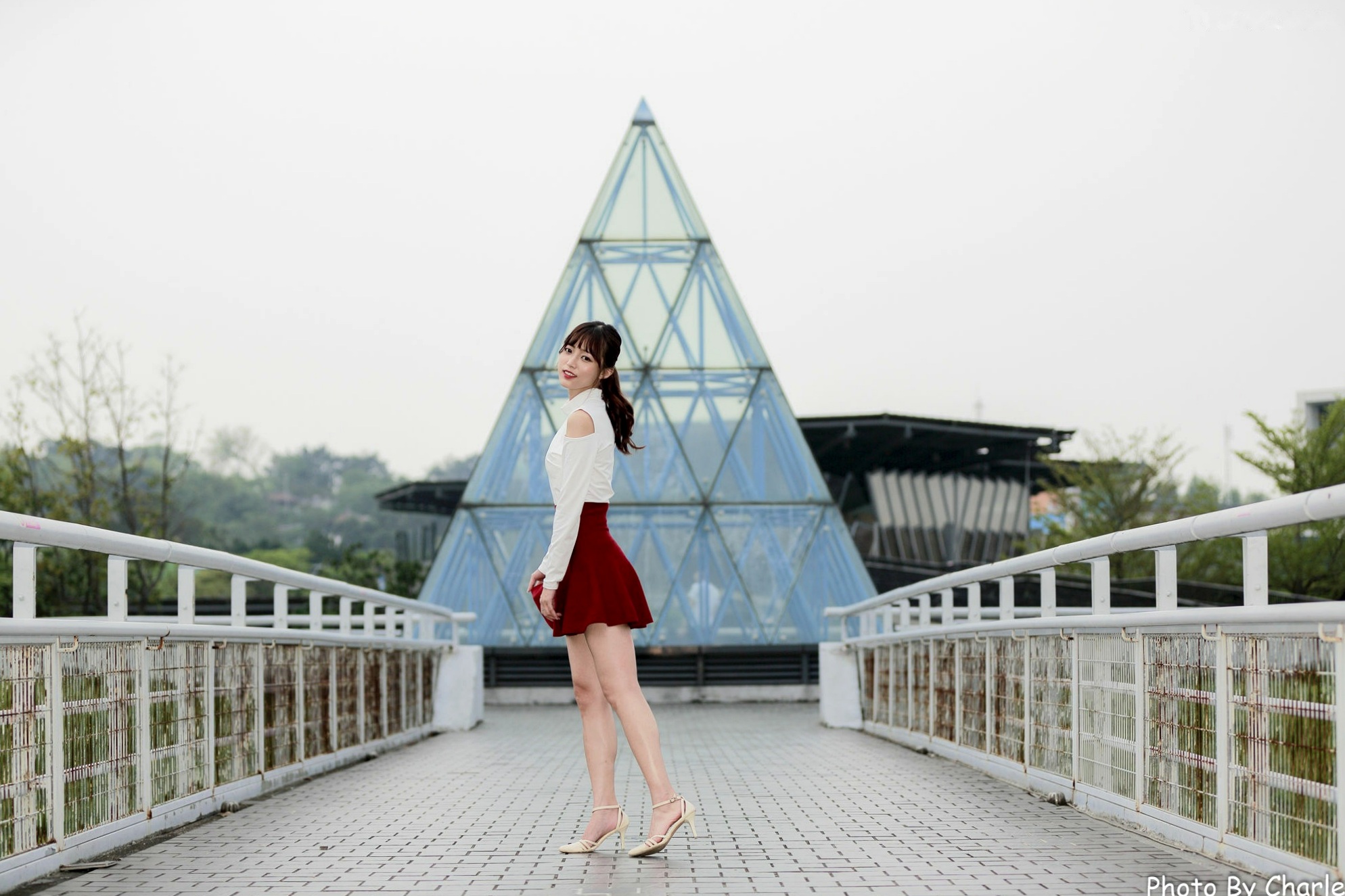 台湾正妹彭丽嘉(Lady憶憶)圆山花博户外写真,青春简约穿搭展现清新甜美气质