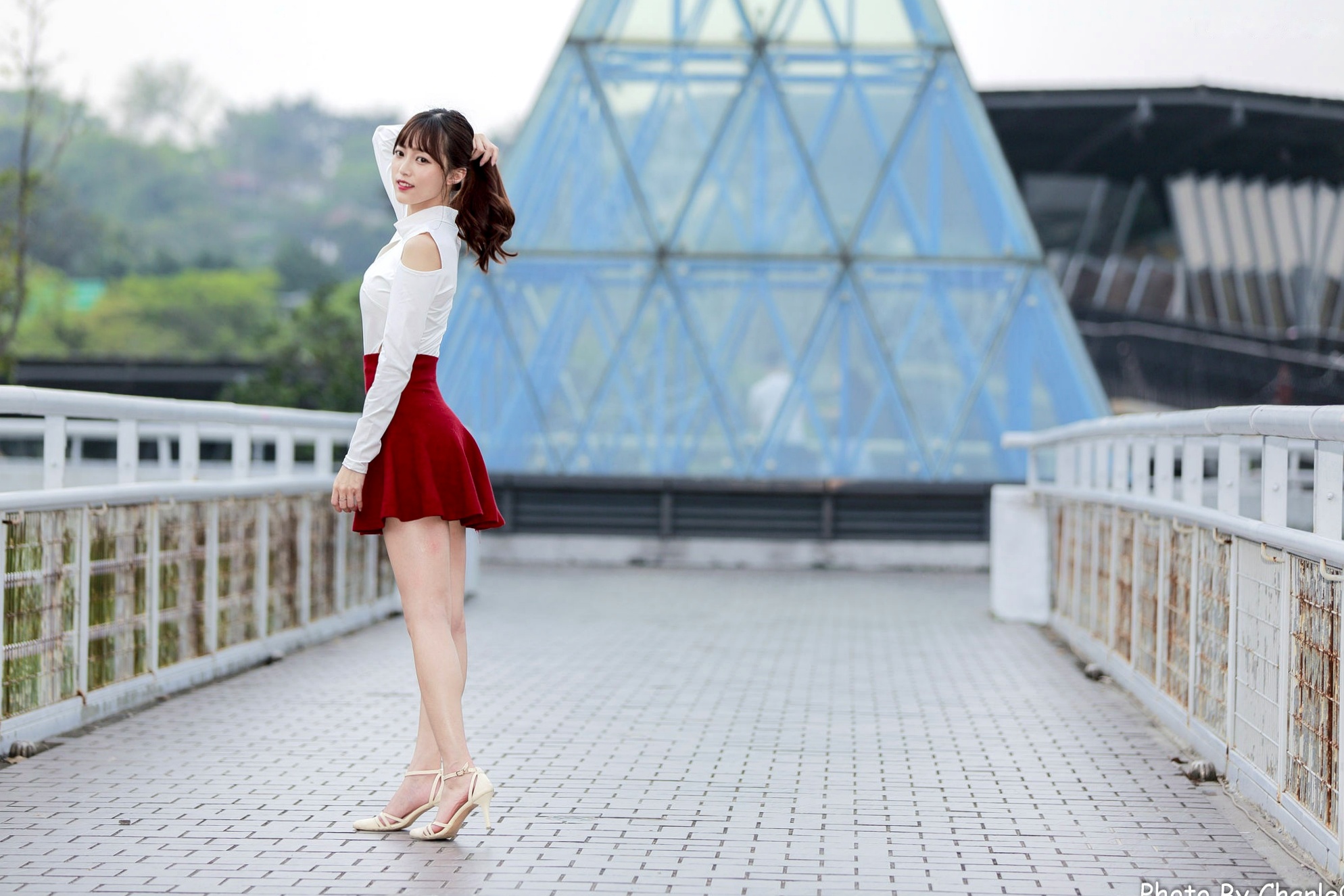 台湾正妹彭丽嘉(Lady憶憶)圆山花博户外写真,青春简约穿搭展现清新甜美气质