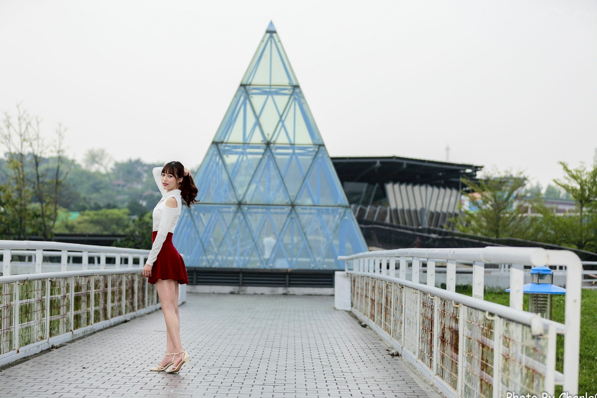 台湾正妹彭丽嘉(Lady憶憶)圆山花博户外写真,青春简约穿搭展现清新甜美气质