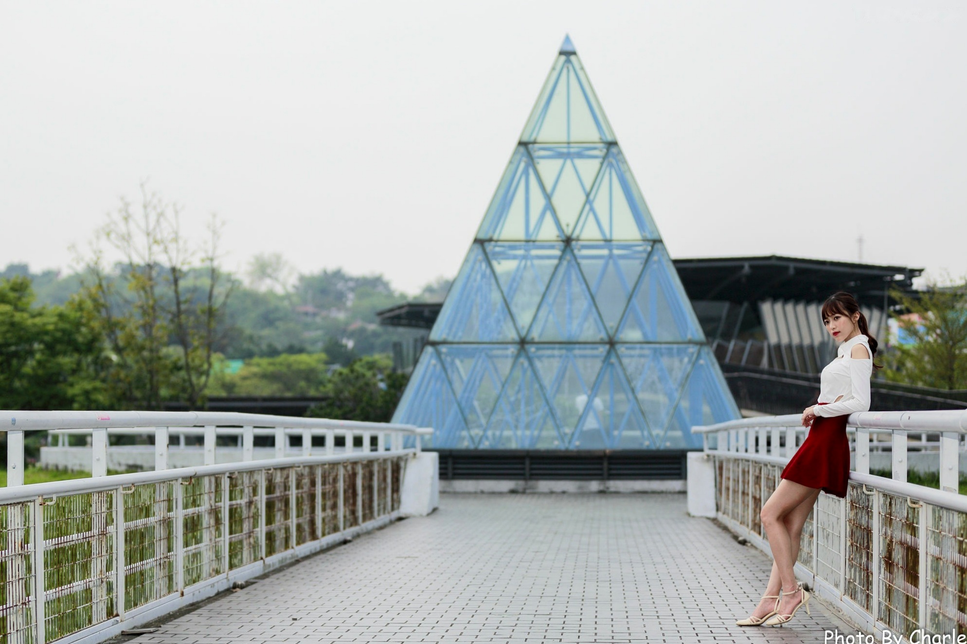 台湾正妹彭丽嘉(Lady憶憶)圆山花博户外写真,青春简约穿搭展现清新甜美气质