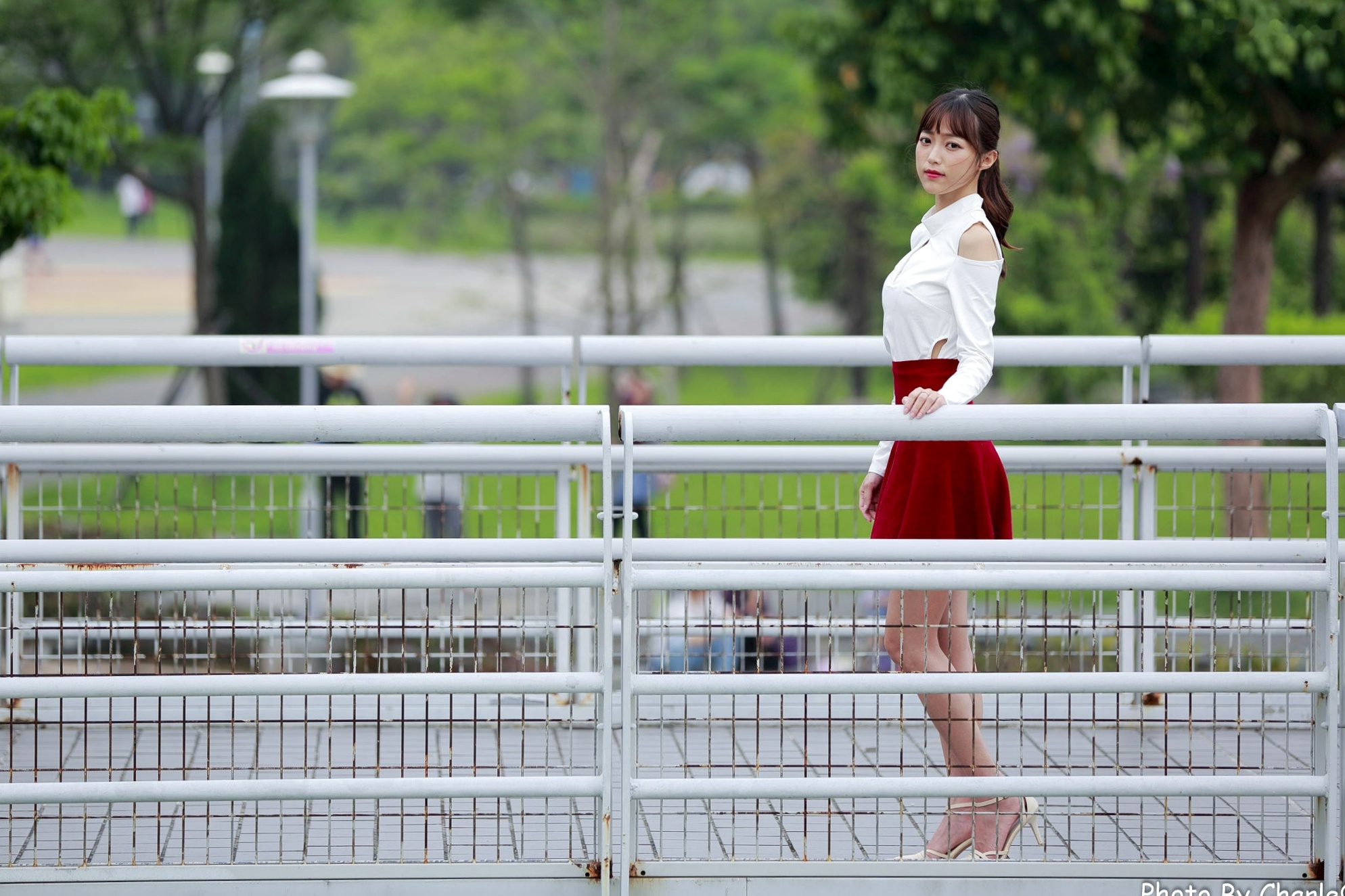 台湾正妹彭丽嘉(Lady憶憶)圆山花博户外写真,青春简约穿搭展现清新甜美气质