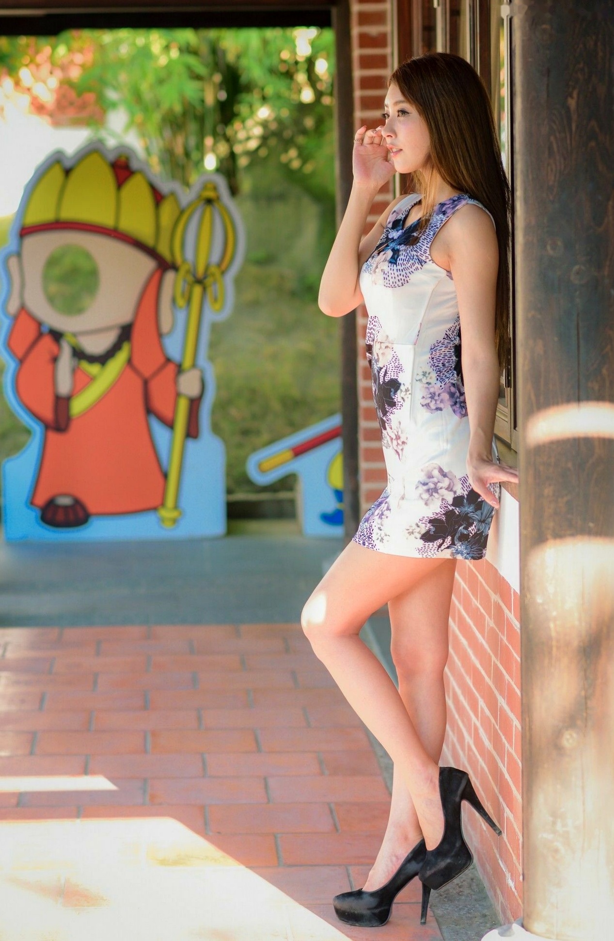 台湾正妹Miso夏晴:清新校服与古典旗袍,漫步中式园林的甜美初恋感写真