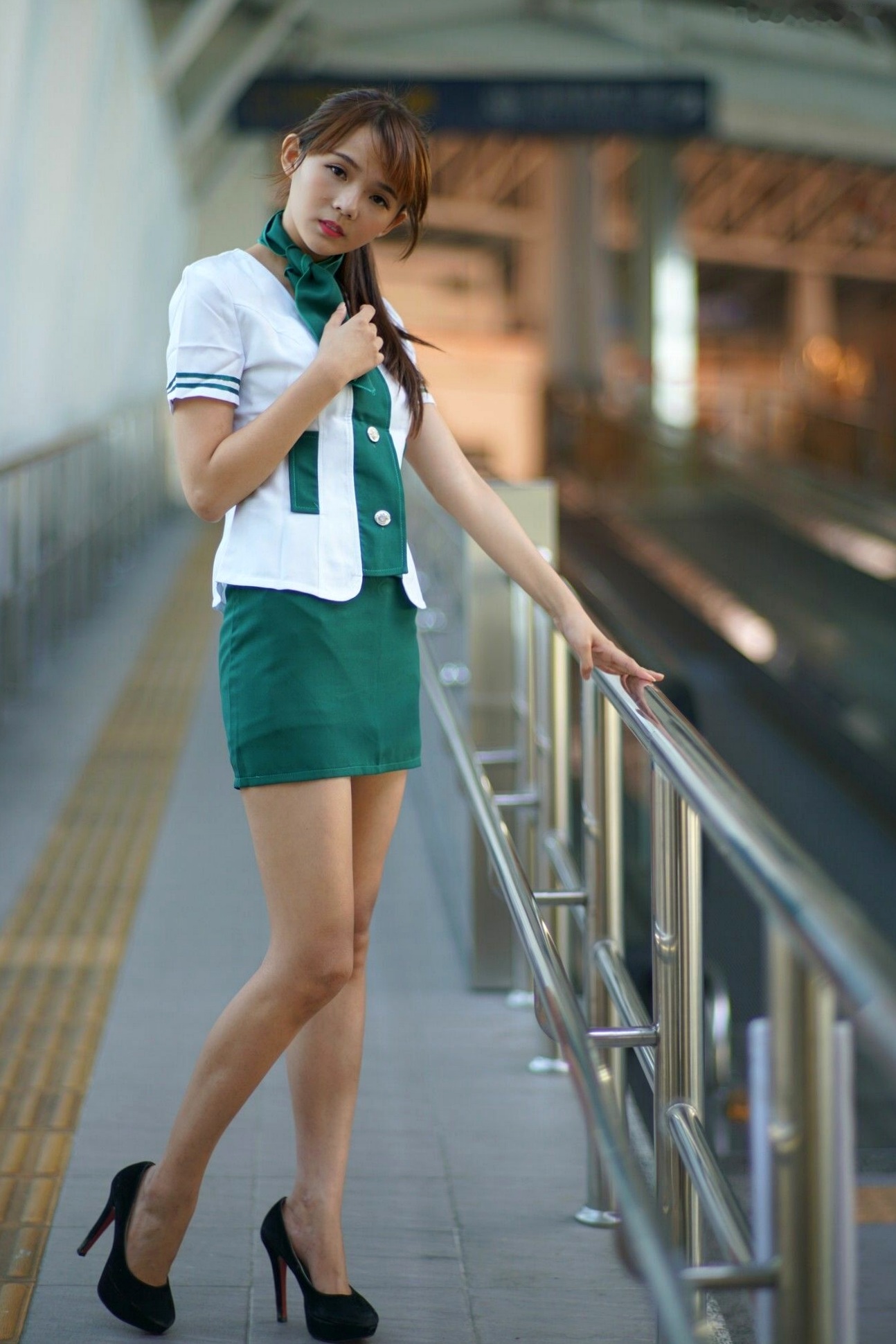 台湾正妹苏郁媛《烏日高鐵·空姐制服》甜美写真集 - 职场气质诱惑,制服美腿,都市温柔女神风
