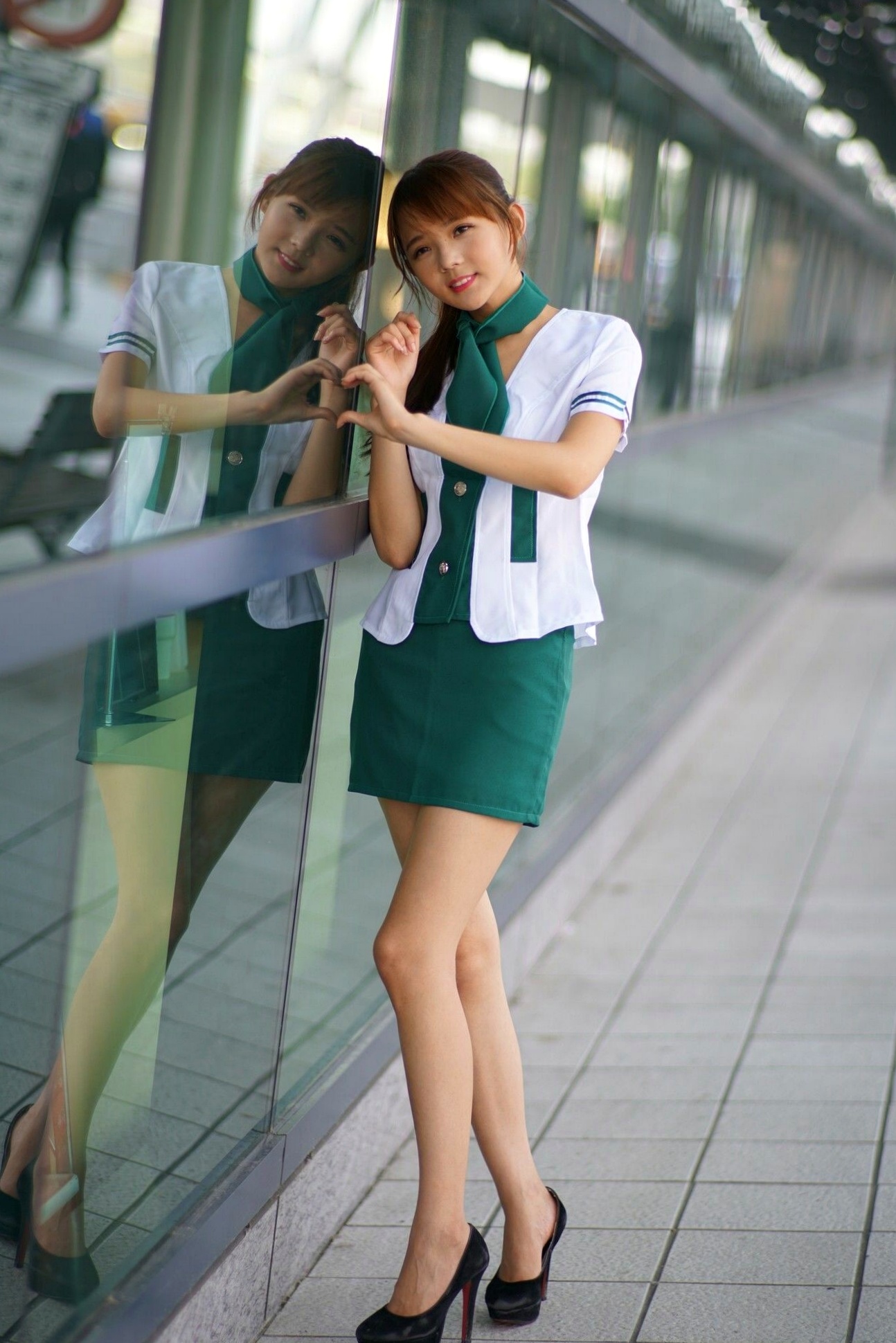 台湾正妹苏郁媛《烏日高鐵·空姐制服》甜美写真集 - 职场气质诱惑,制服美腿,都市温柔女神风