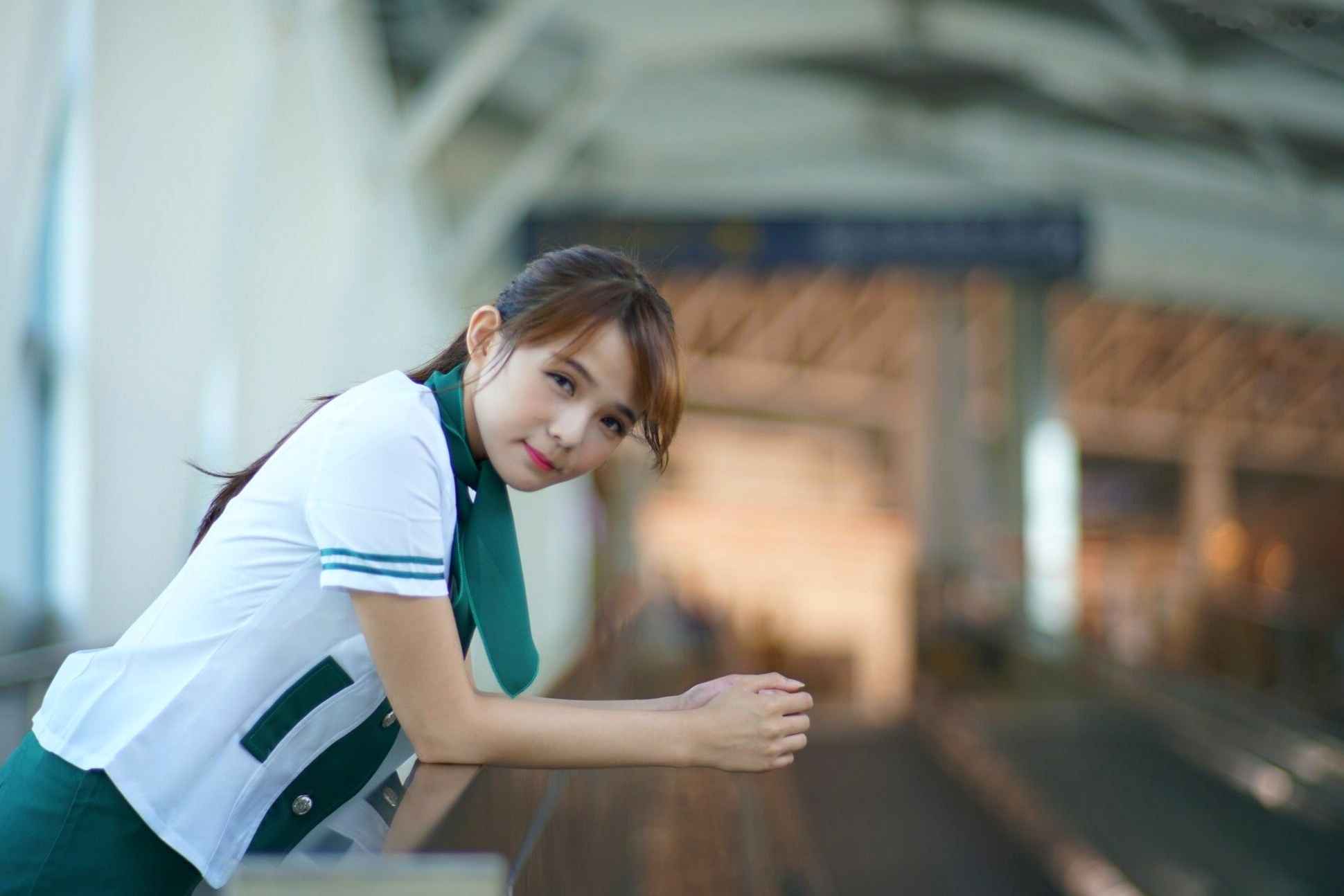 台湾正妹苏郁媛《烏日高鐵·空姐制服》甜美写真集 - 职场气质诱惑,制服美腿,都市温柔女神风