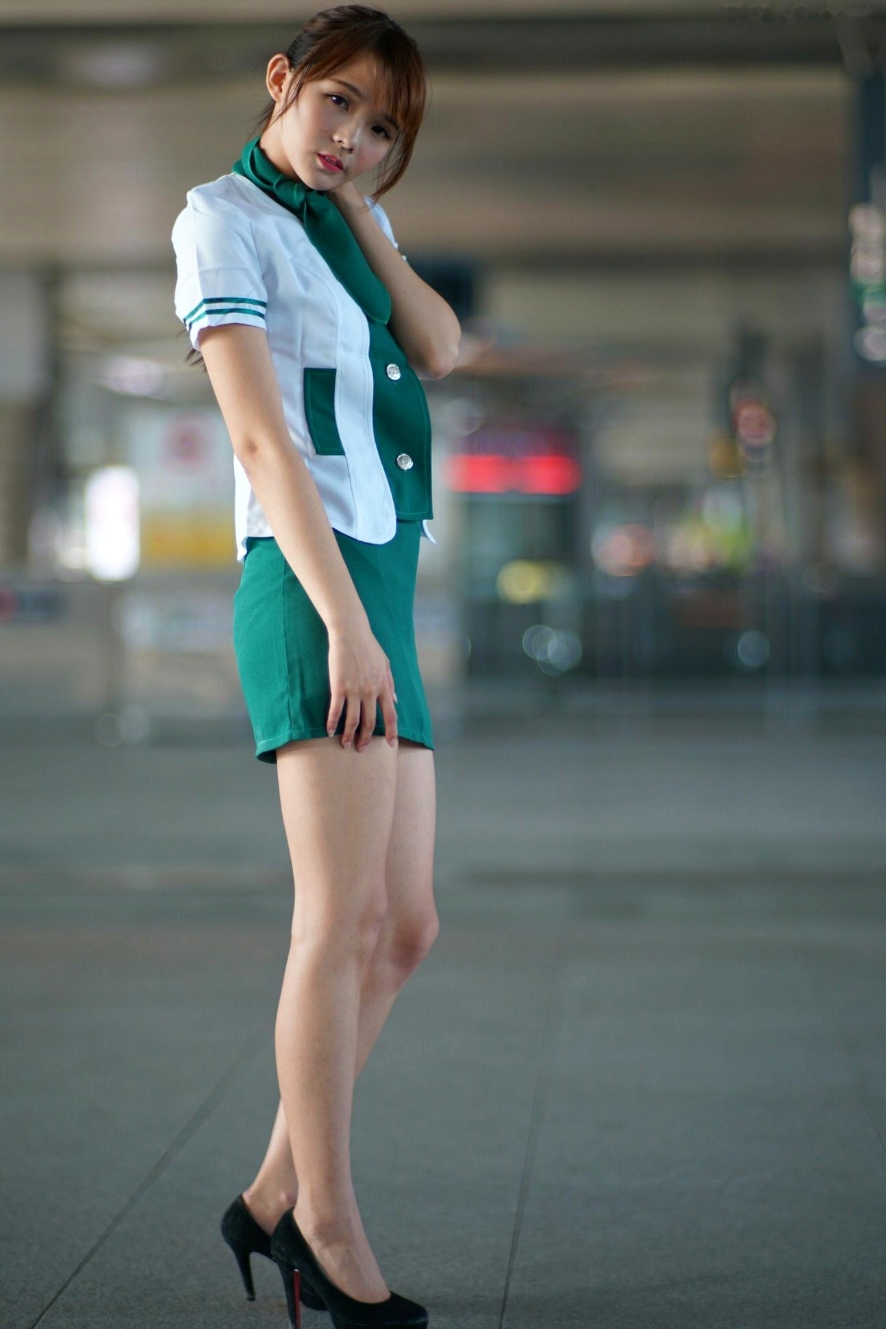 台湾正妹苏郁媛《烏日高鐵·空姐制服》甜美写真集 - 职场气质诱惑,制服美腿,都市温柔女神风