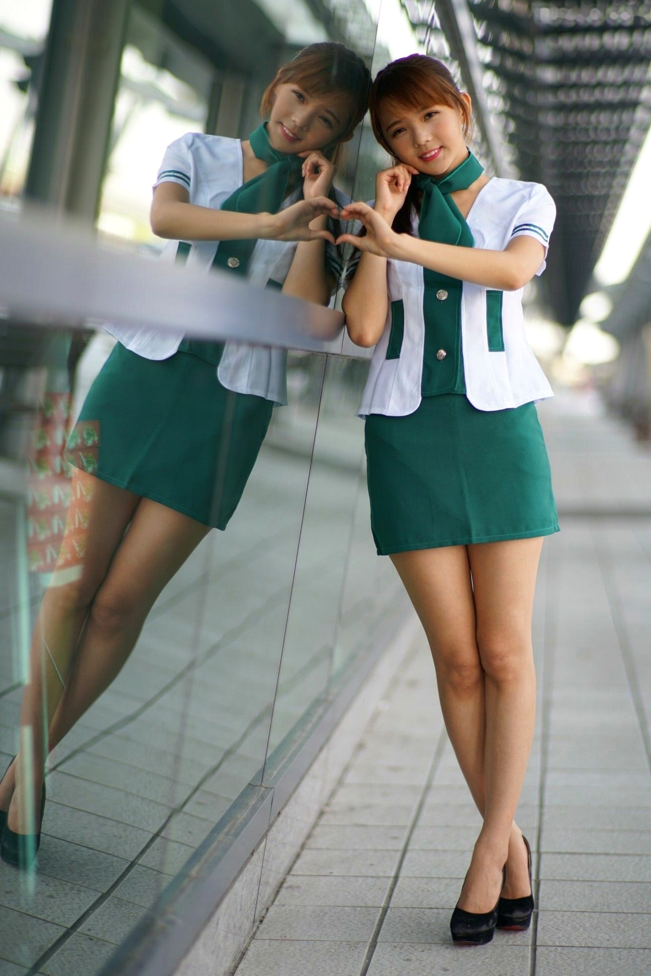 台湾正妹苏郁媛《烏日高鐵·空姐制服》甜美写真集 - 职场气质诱惑,制服美腿,都市温柔女神风