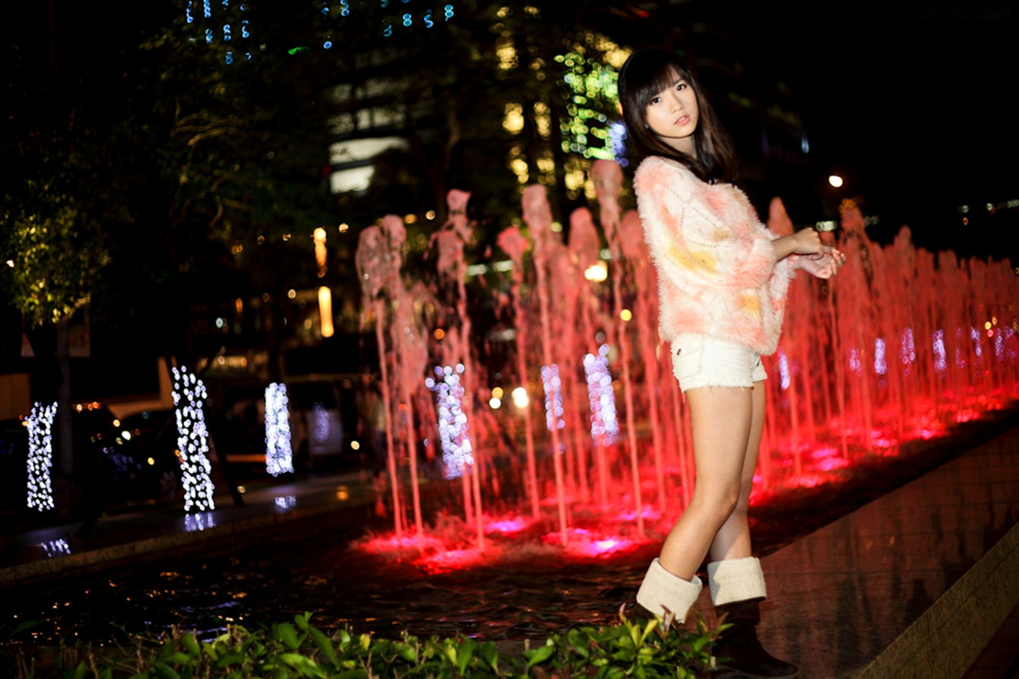 台湾正妹虞成敬(小敬)《信义商区圣诞节夜拍》清纯街拍写真集,圣诞节日氛围感拉满,治愈系甜美笑容迷人