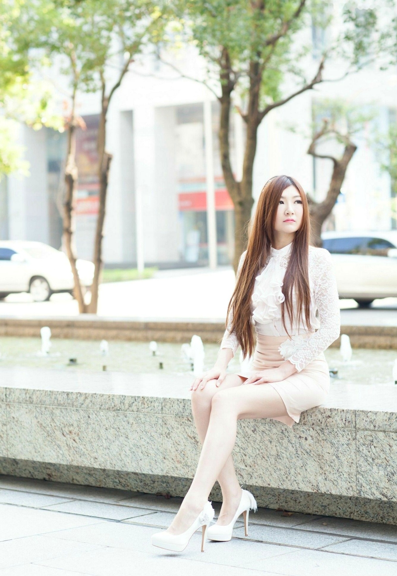 台湾正妹Michelle小羽《信義區街拍》白色蕾丝衬衫+包臀短裙写真集,清纯职场风女神街拍